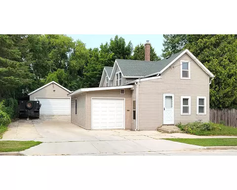 1418 S 9th, Manitowoc, WI 54220