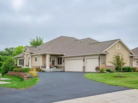 2842 W Villa, Franklin, WI 53132