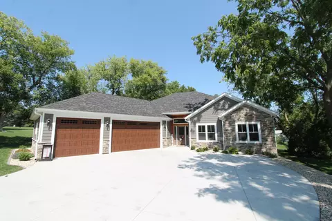 30802 Kramer, Waterford, WI 53185
