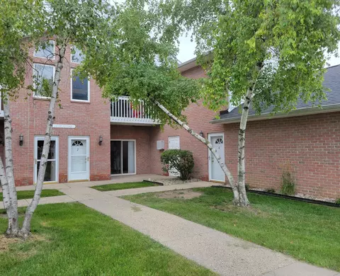 w241n2545 E Parkway Mdw #2, Pewaukee, WI 53072