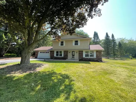 1688 Devonshire, Cedarburg, WI 53012