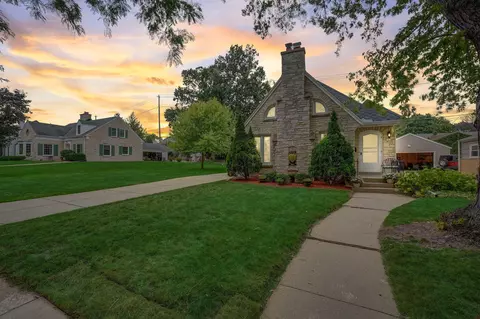 163 N 89th, Wauwatosa, WI 53226