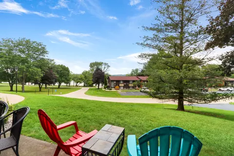 54 Lausanne #01, Geneva, WI 53147