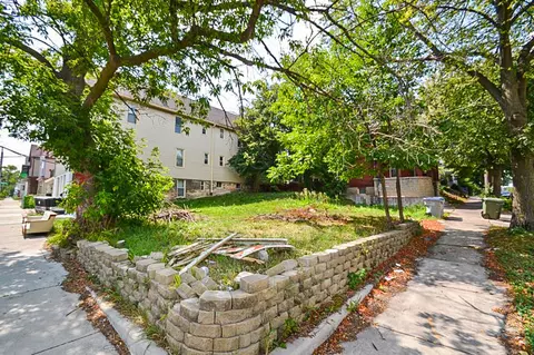1821 N Humboldt, Milwaukee, WI 53202