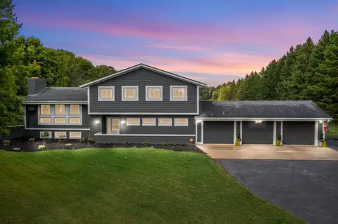 978 Western, Jackson, WI 53012
