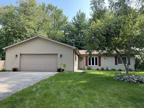 w5243 Aweogon Trail, Sugar Creek, WI 53121