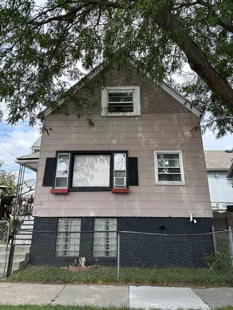 1560 W Scott, Milwaukee, WI 53204
