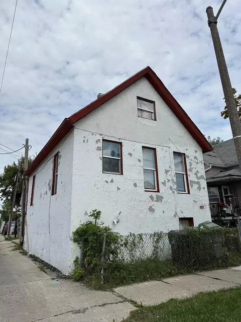 1566 W Scott, Milwaukee, WI 53204