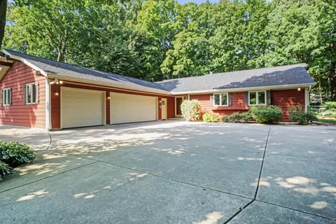 w221n2670 Lindenwood, Waukesha, WI 53186