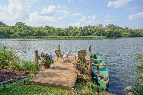 2744 Fox Grv, Waterford, WI 53185