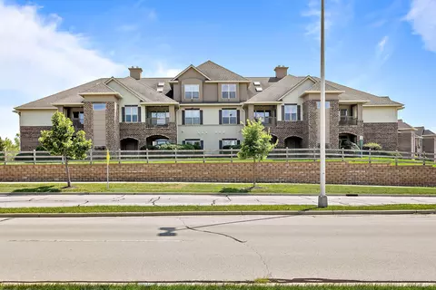 2933 W Drexel #501, Franklin, WI 53132