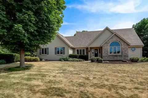20065 W Rustic Rdg, New Berlin, WI 53146