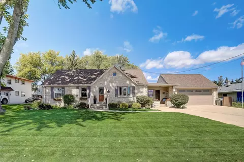 9512 W Howard, Milwaukee, WI 53228