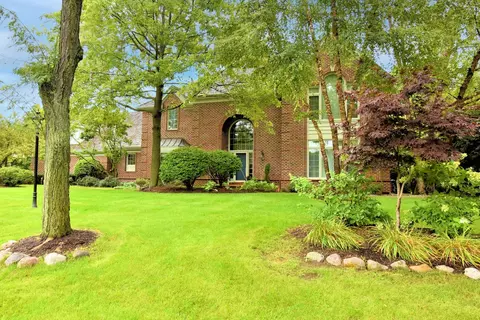 10422 N Pine Rdg, Mequon, WI 53092