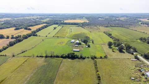 n6060 Hilltop Lane, Farmington, WI 53038