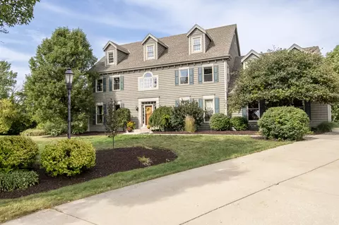 418 Deer Chase, Pewaukee, WI 53072