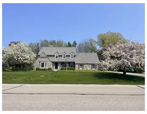 9648 N Old Barn, Mequon, WI 53092