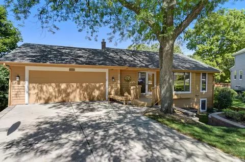 2528 Broken Hl, Waukesha, WI 53188