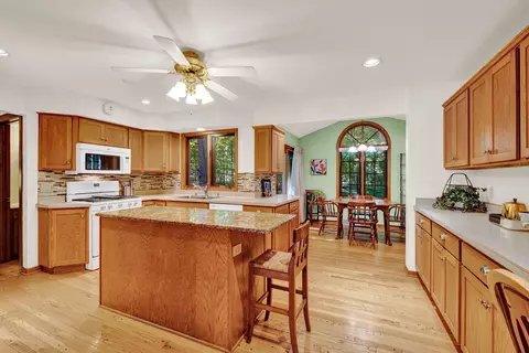 1126 Timberline, West Bend, WI 53095