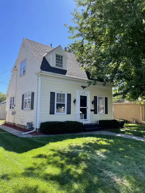 1627 Cleveland, Racine, WI 53405