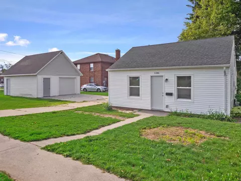 1346 N 8th, Manitowoc, WI 54220