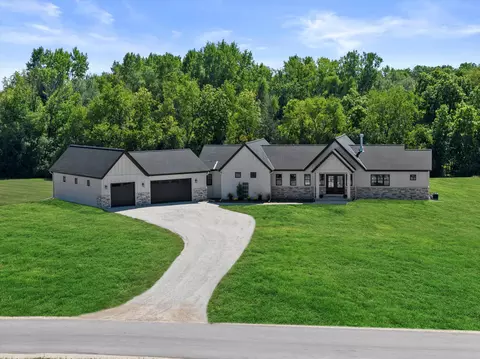 37305 Red Oak, Summit, WI 53066
