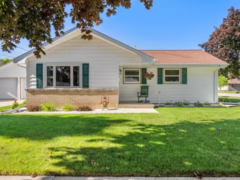 2225 Lexington, Manitowoc, WI 54220