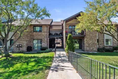 9034 W Lisbon #9, Milwaukee, WI 53222