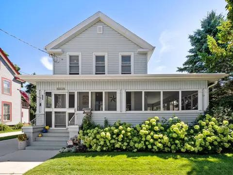611 N 6th, Manitowoc, WI 54220