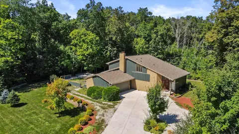 3700 W Maplecrest, Franklin, WI 53132