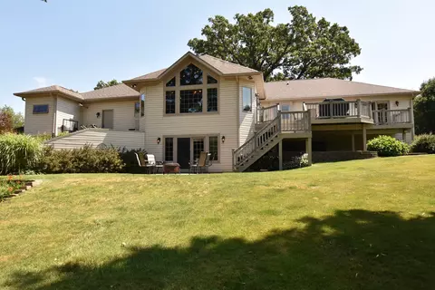 406 Riverwood, Watertown, WI 53094