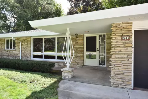 2417 W Daphne, Glendale, WI 53209