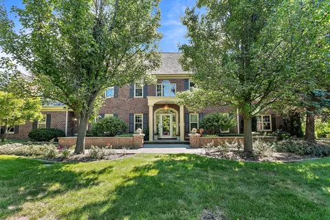 10716 N Gazebo Hl, Mequon, WI 53092