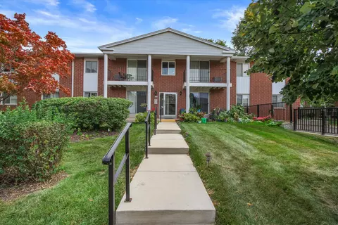 6167 W Howard #13, Greenfield, WI 53220