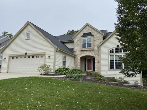 113 Lower Woodford, West Bend, WI 53090