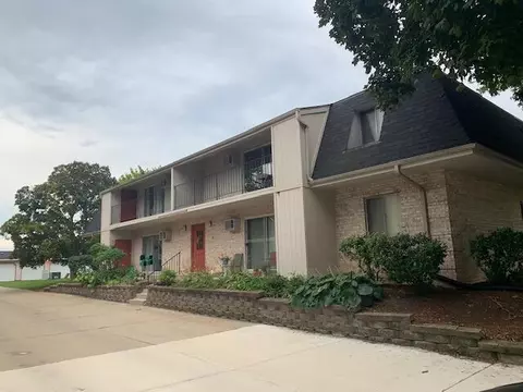 1672 S 115th #6, West Allis, WI 53214