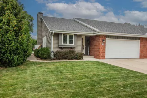 w72n1088 Hampton #A, Cedarburg, WI 53012