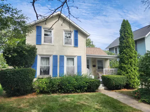 921 Dodge, Lake Geneva, WI 53147