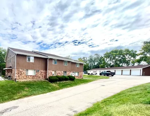 2101 Green Tree, West Bend, WI 53090