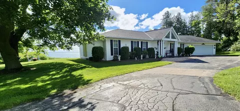 1616 Lake, Algoma, WI 54201