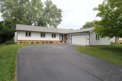650 Meadow, Burlington, WI 53105