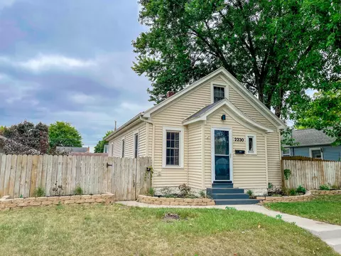 2230 Jackson, La Crosse, WI 54601