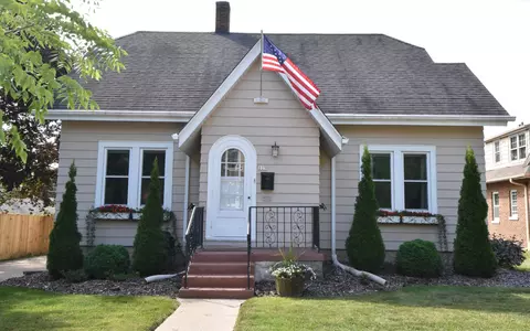 225 W Dodge, Port Washington, WI 53074