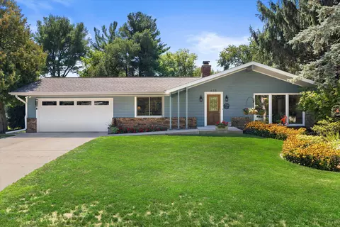 655 N Heather, Oconomowoc, WI 53066