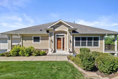 3086 W Villa, Franklin, WI 53132