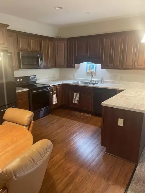 6150 S Creekside #1, Cudahy, WI 53110