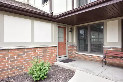 8104 S Forest Hls, Franklin, WI 53132