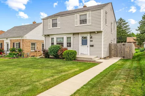 2154 S 88th, West Allis, WI 53227