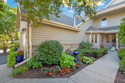 n21w24202 Cumberland #23H, Pewaukee, WI 53072