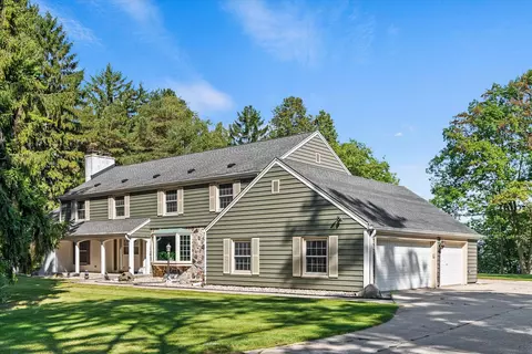 11124 N Lake Shr, Mequon, WI 53092